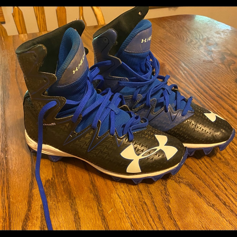 Boy’s Size 4 Under Armour Football Cleats